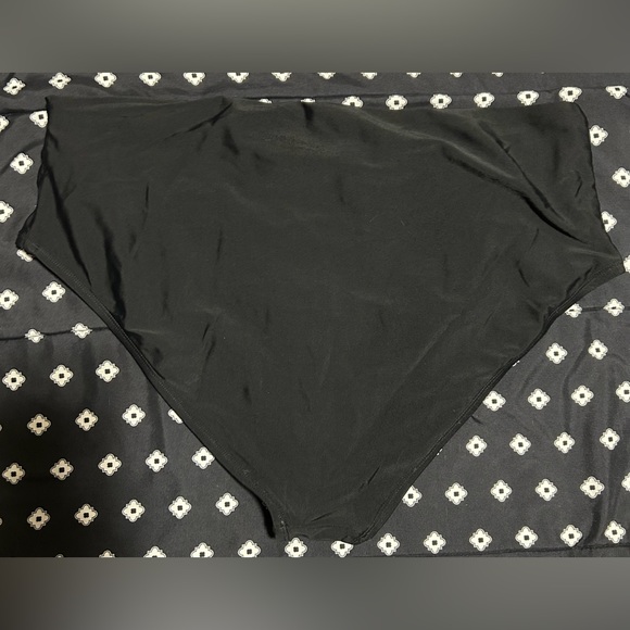 💰2/$10 Black Swimsuit Highwaisted bottoms- size 1x/xl - Picture 2 of 7
